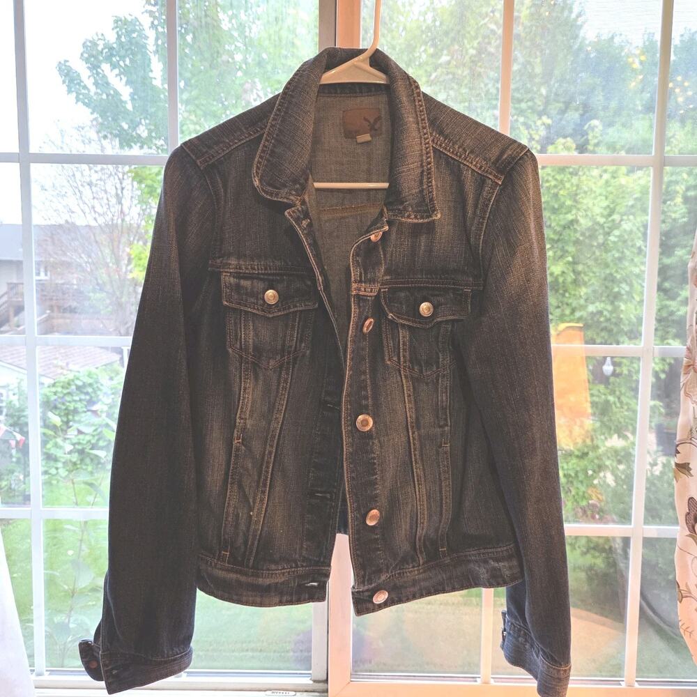 American Eagle Jean Jacket Sz Medium Blue Denim Trucker Mildly Distressed